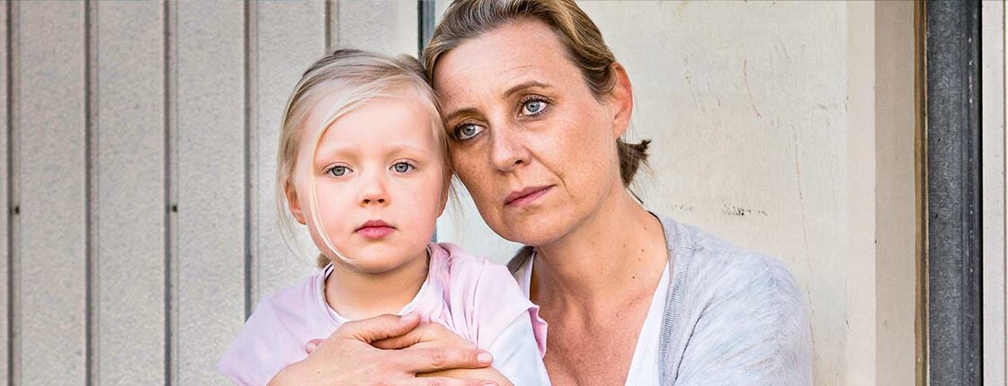 The pictures shows a mother with her daughter