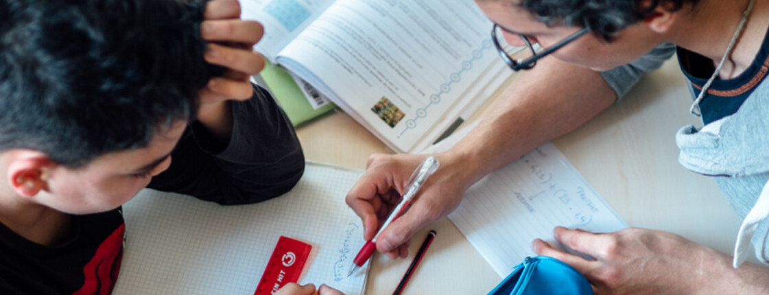 Lerncafé - Free learning support Kid and adult study together